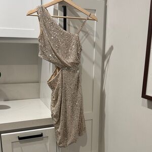 Elegant Gold Sequin One-Shoulder Dress